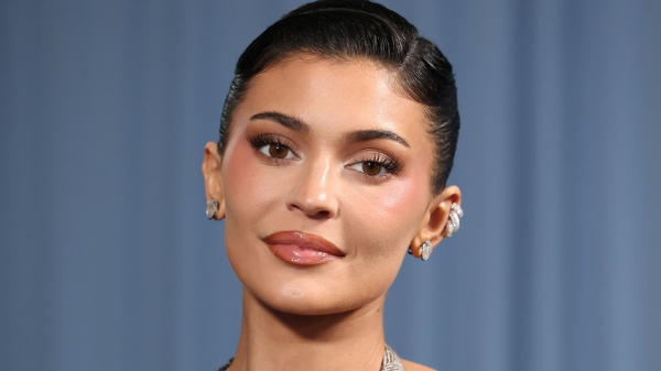Kylie Jenner’s Chrome Dagger Nails Are No Joke — See Photos